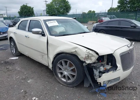 2008 Chrysler 300 Touring z USA, uszkodzony, nr VIN 2C3LA53G08H137676